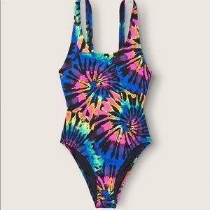 Victoria’s Secret PINK gym to swim one piece